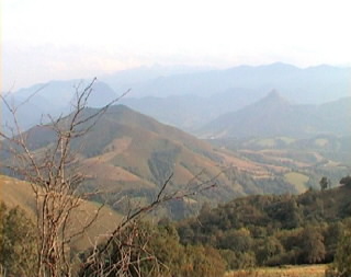 à gauche, vue sur la vallée du Saison